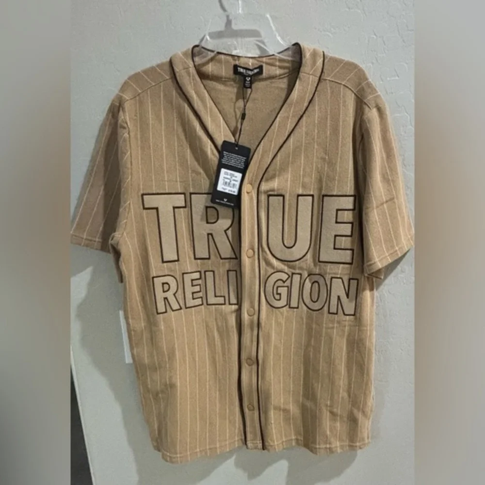 NWT TRUE RELIGION TR Men’s Baseball Jersey‎ Travertine / Size M #700585 SNAPS